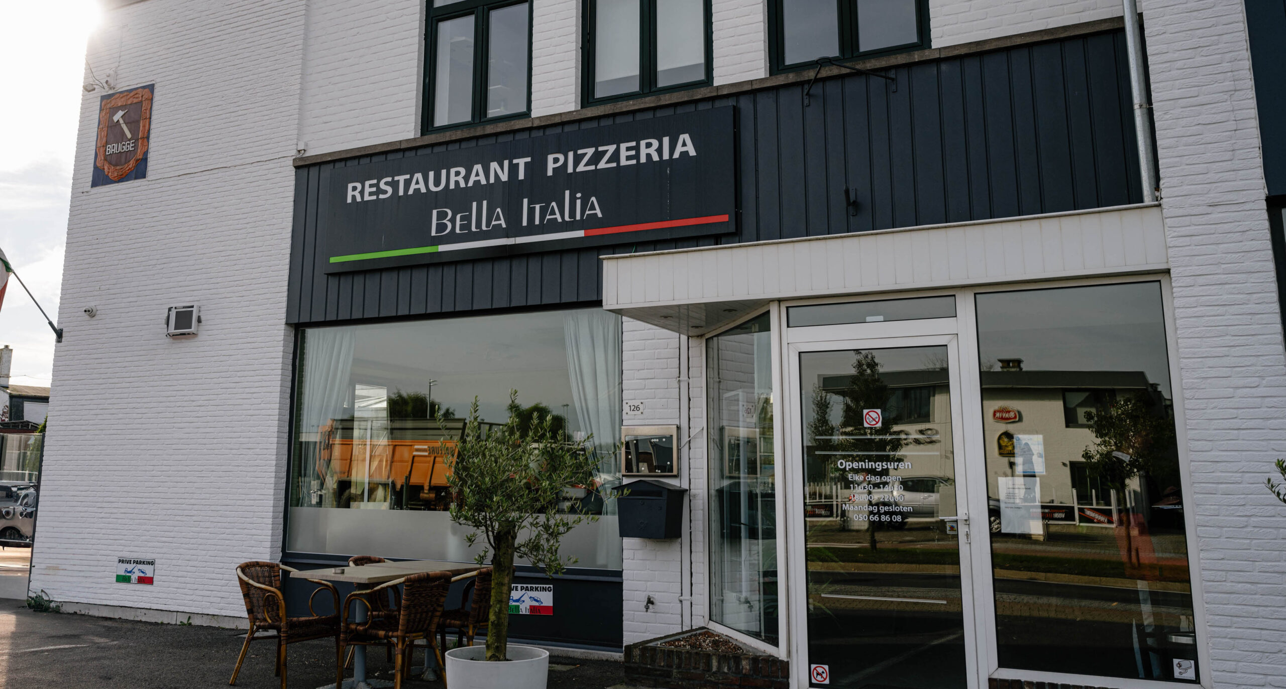 Foto van de ingang van restaurant Bella Italia te Zedelgem